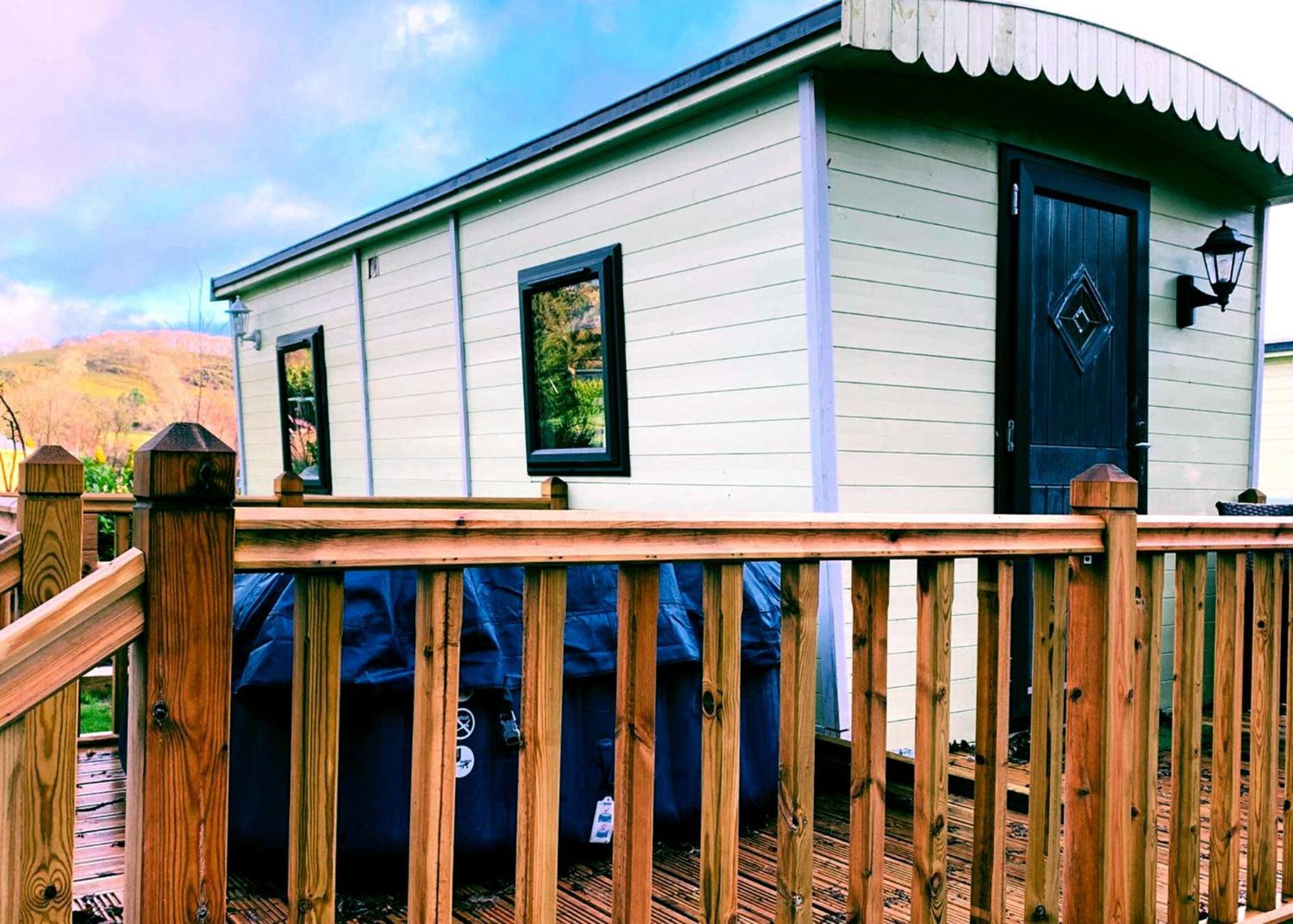 Riverview Lodges And Glamping Welshpool Ngoại thất bức ảnh